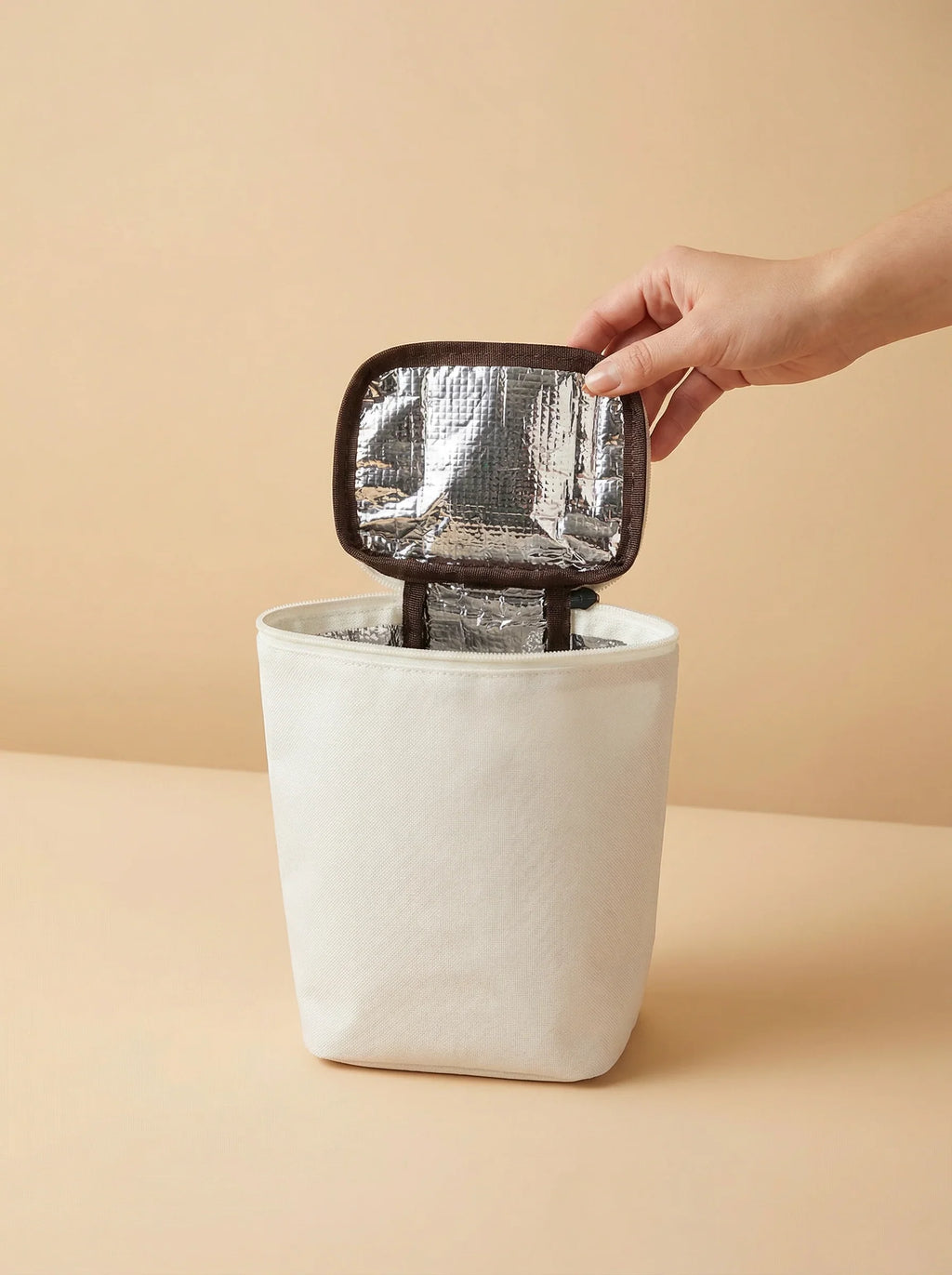 bebefit.eu Bottle Holder accessory, insulated baby bottle cooler bag with lid open, hand shown