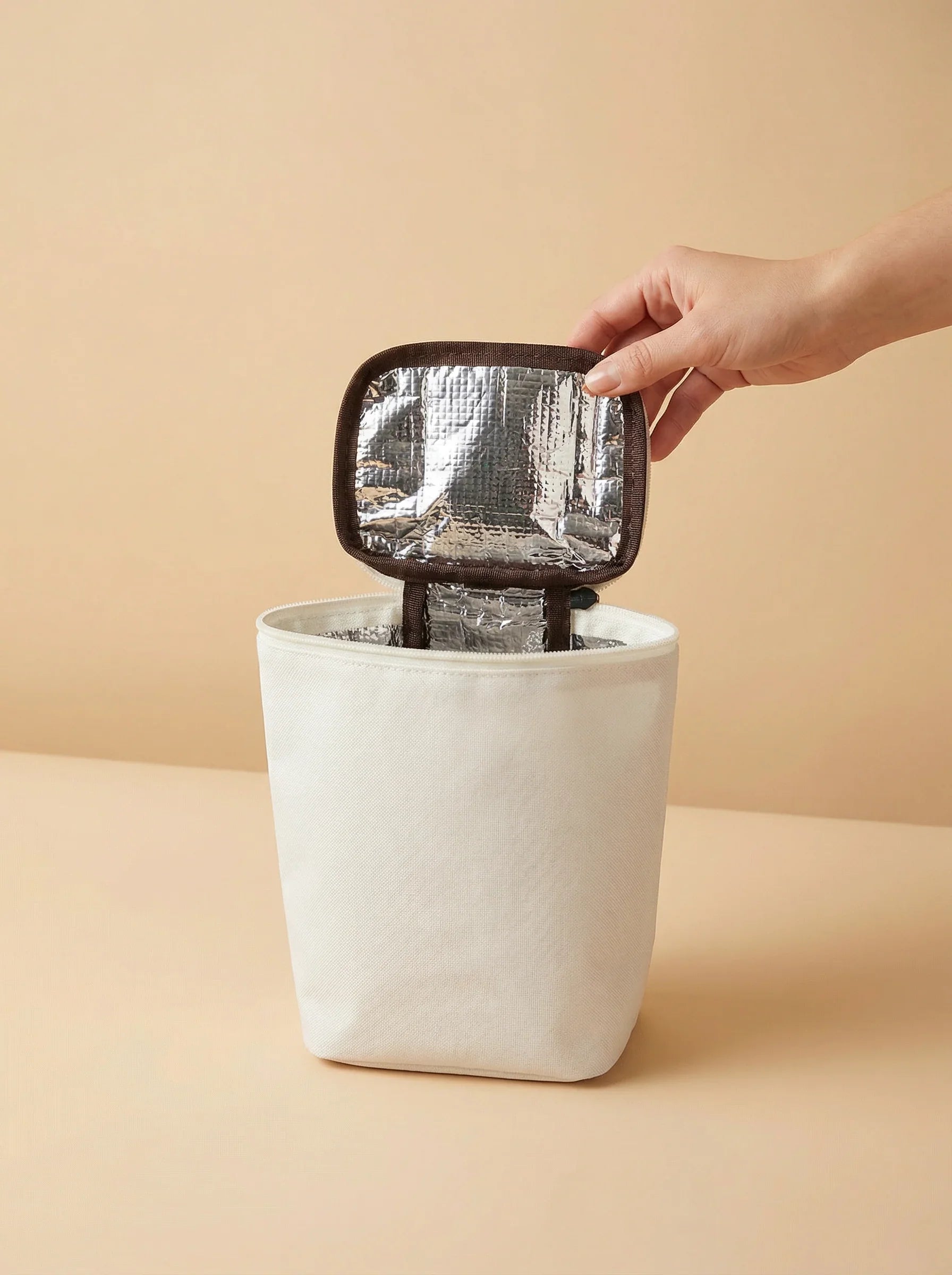 bebefit.eu Bottle Holder accessory, insulated baby bottle cooler bag with lid open, hand shown